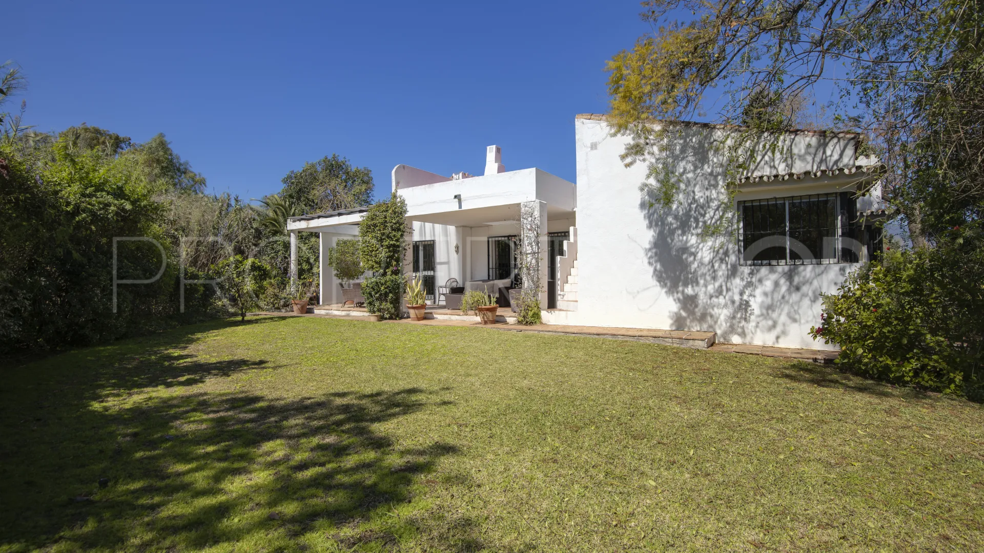 Villa en venta en Guadalmina Baja