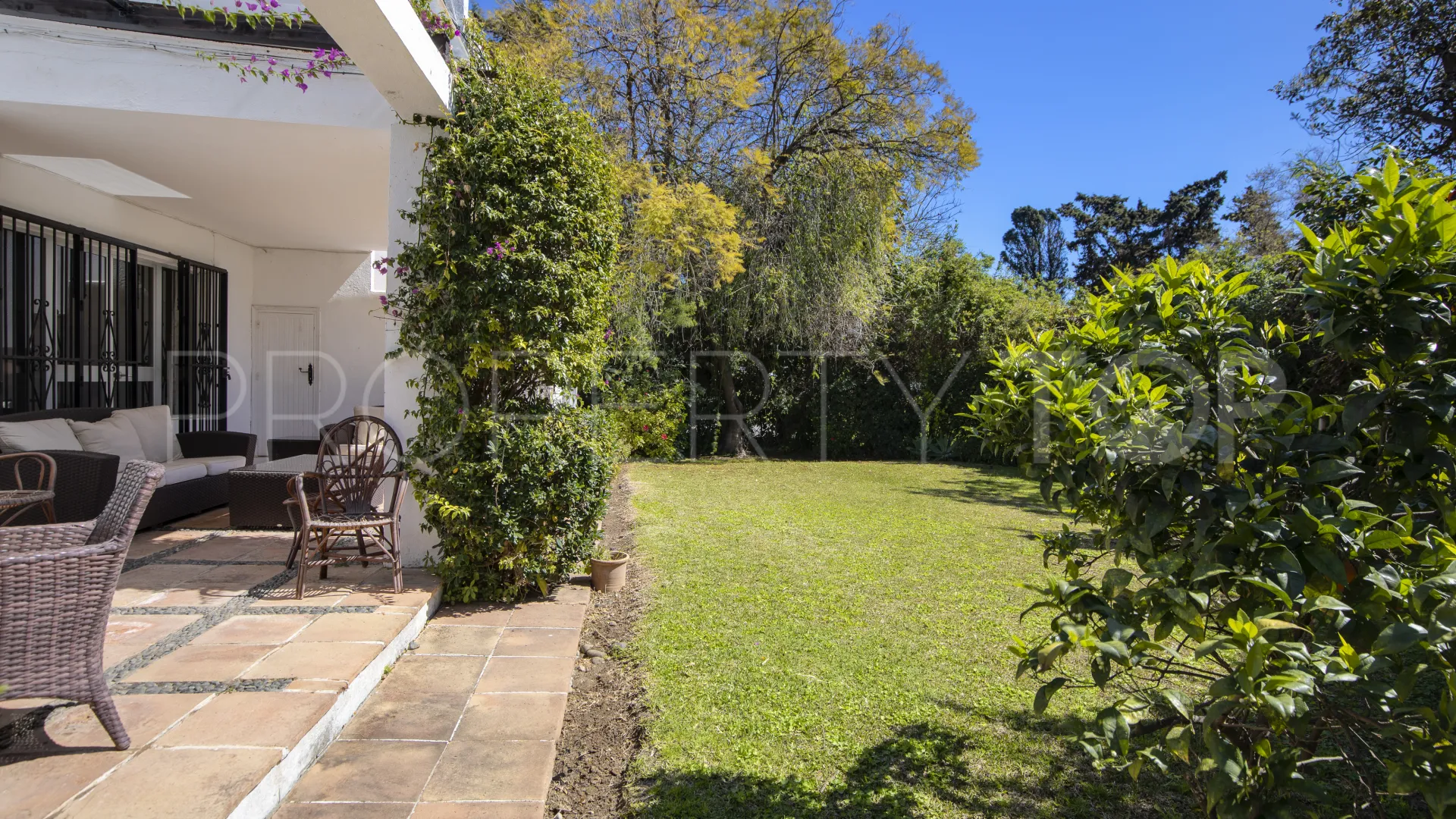 Villa en venta en Guadalmina Baja