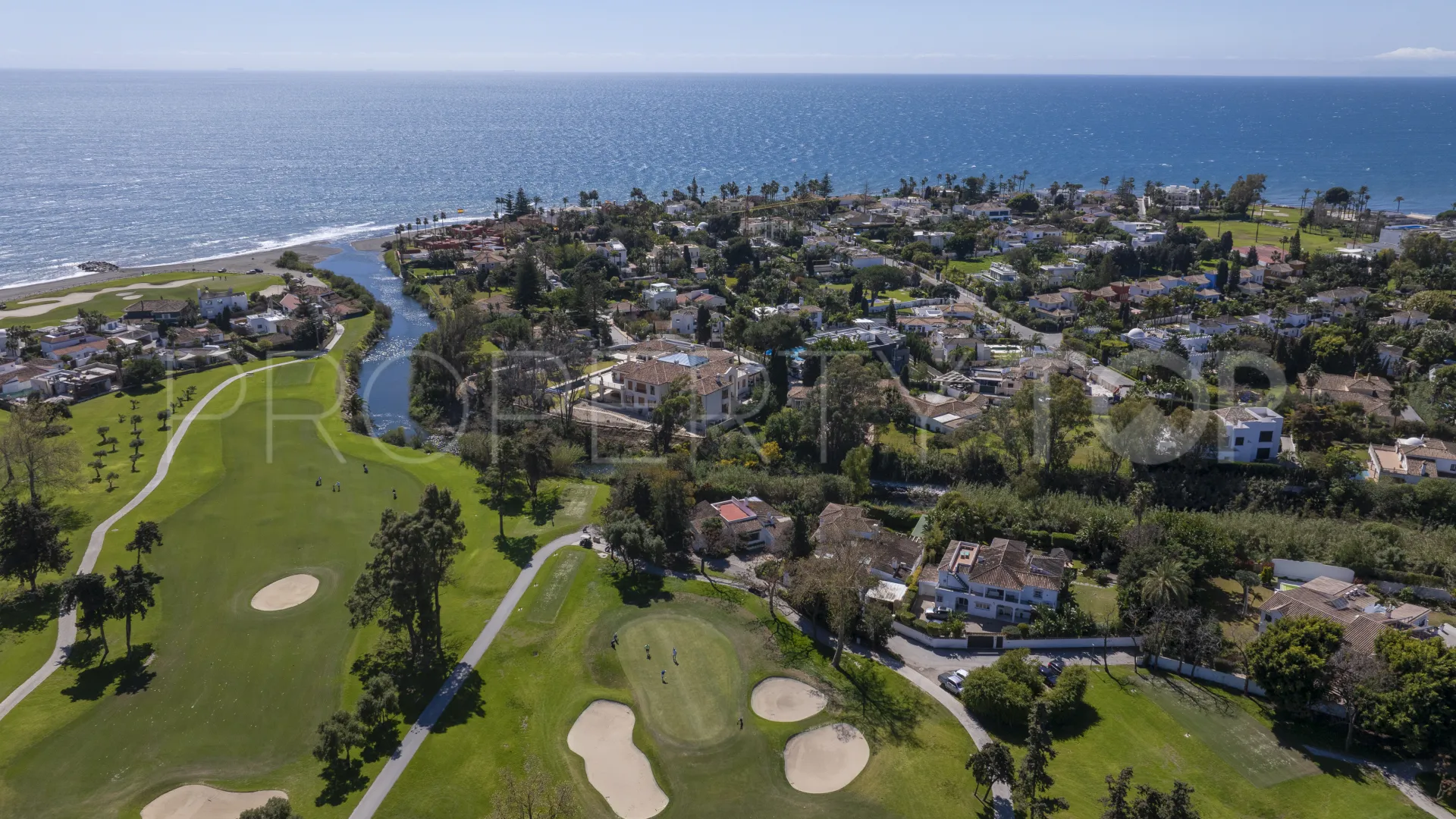 Villa en venta en Guadalmina Baja