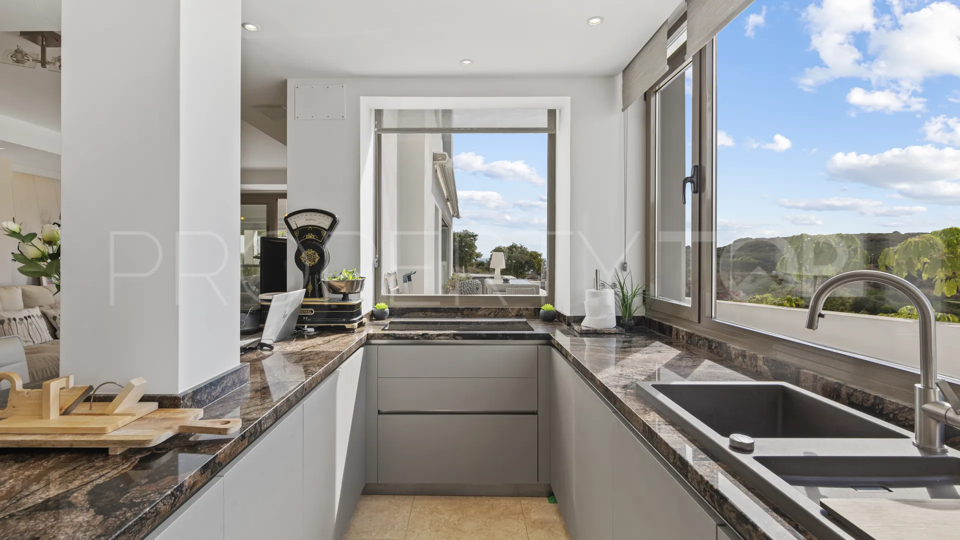 For sale Casares 2 bedrooms ground floor apartment
