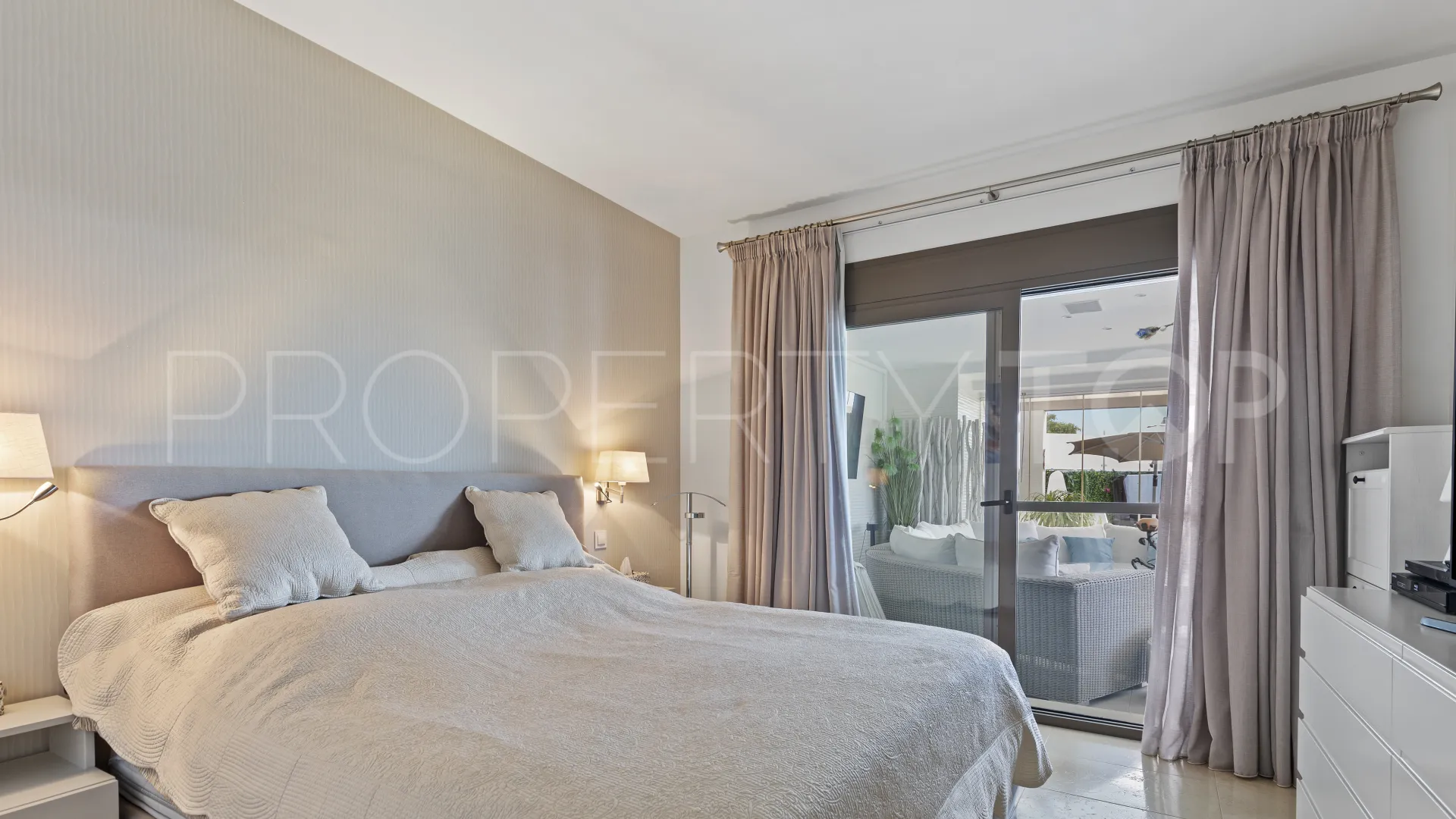 For sale Casares 2 bedrooms ground floor apartment