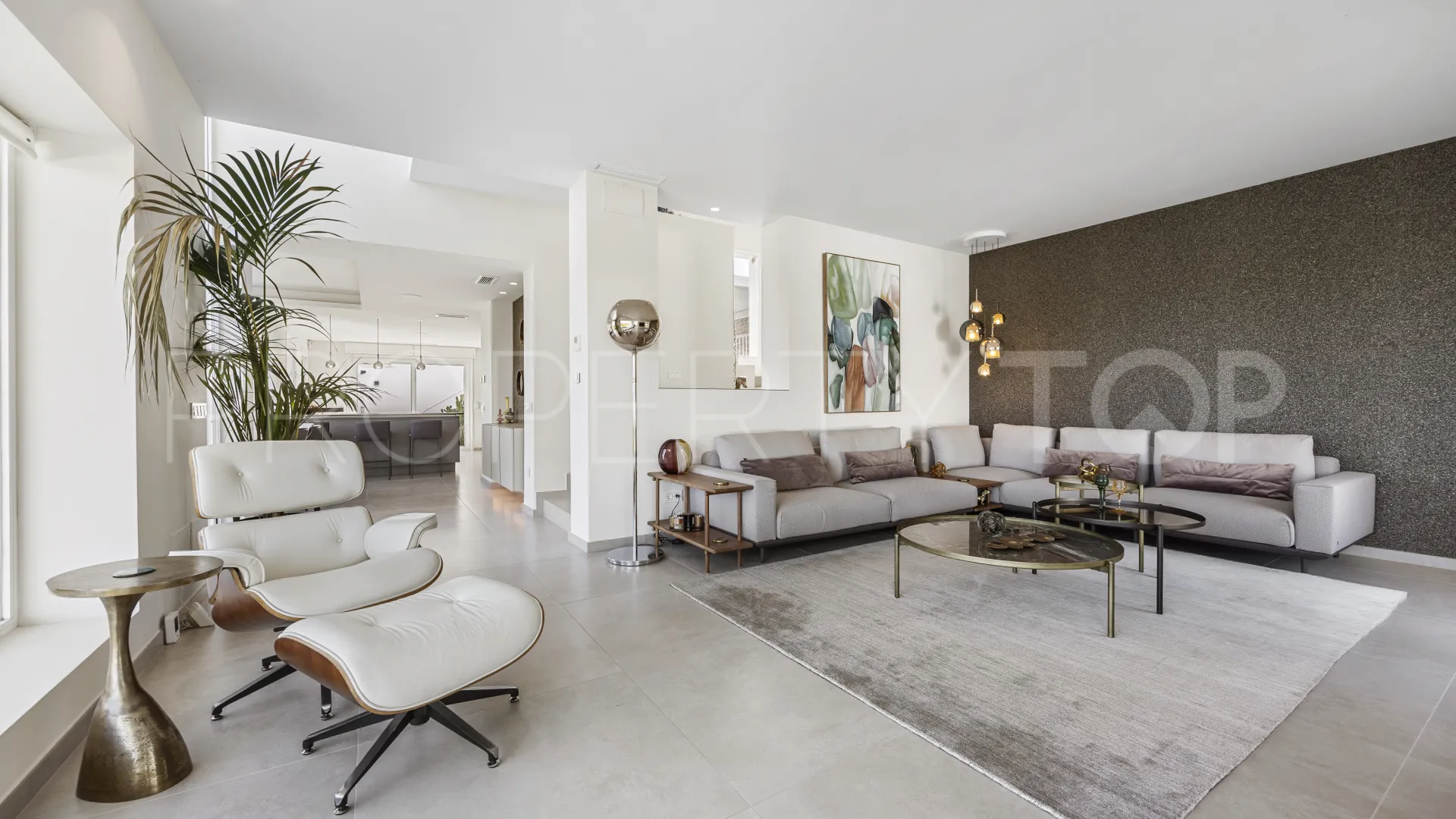 Villa en venta con 4 dormitorios en Benahavis