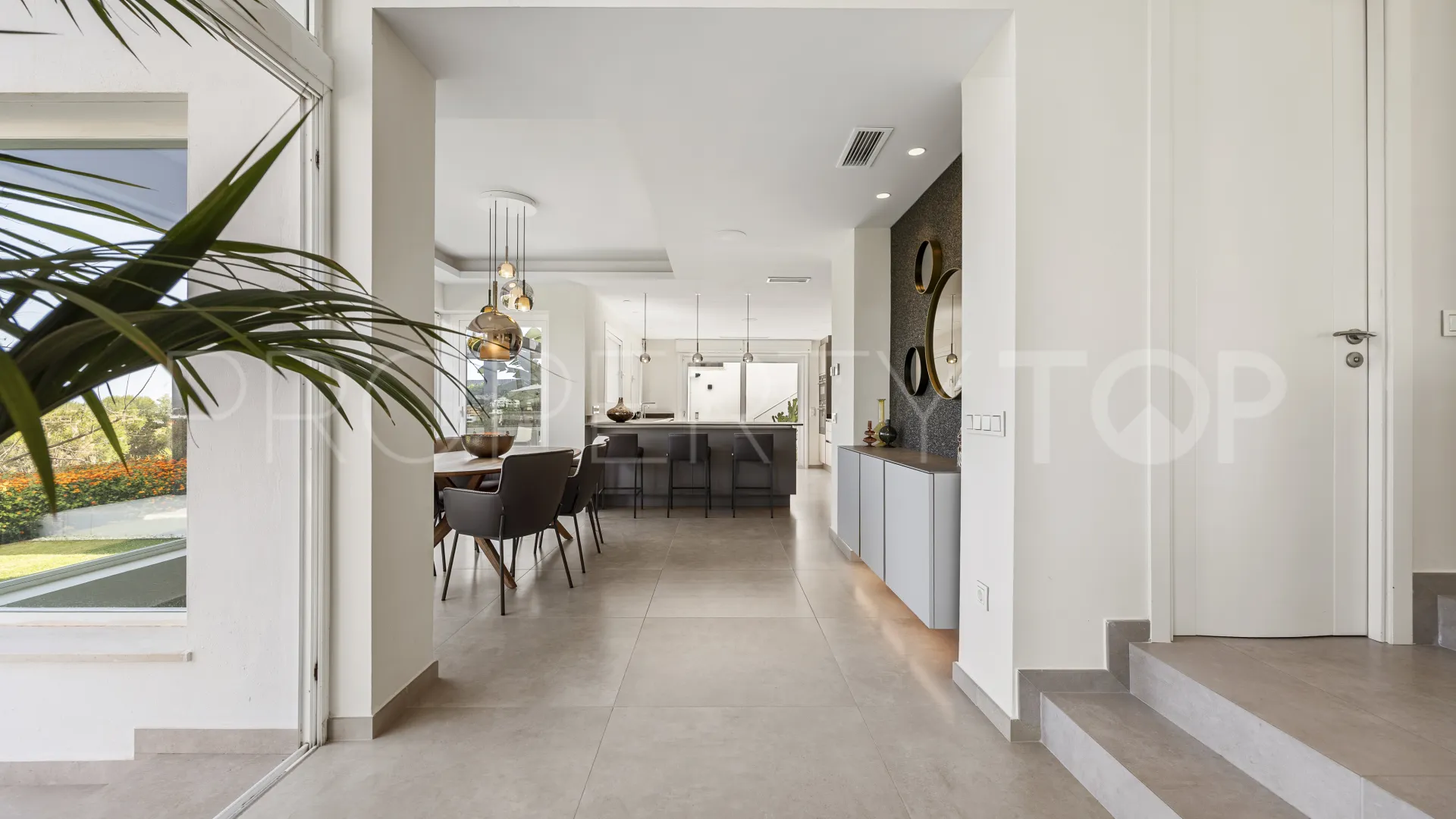 Villa en venta con 4 dormitorios en Benahavis