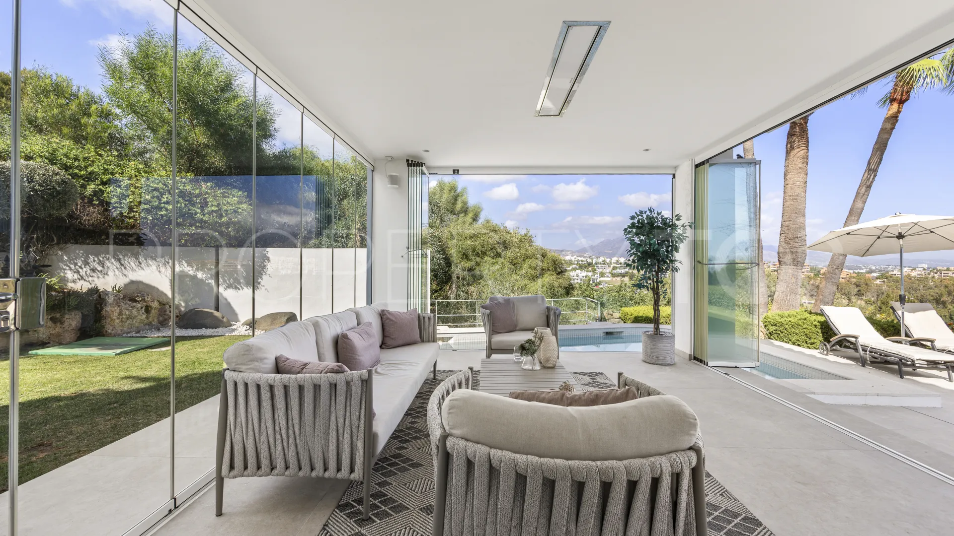 Villa en venta con 4 dormitorios en Benahavis