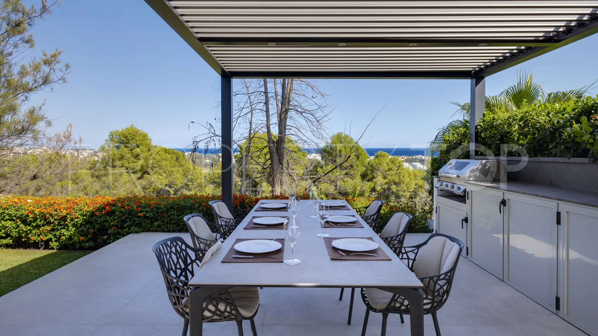 Villa en venta con 4 dormitorios en Benahavis