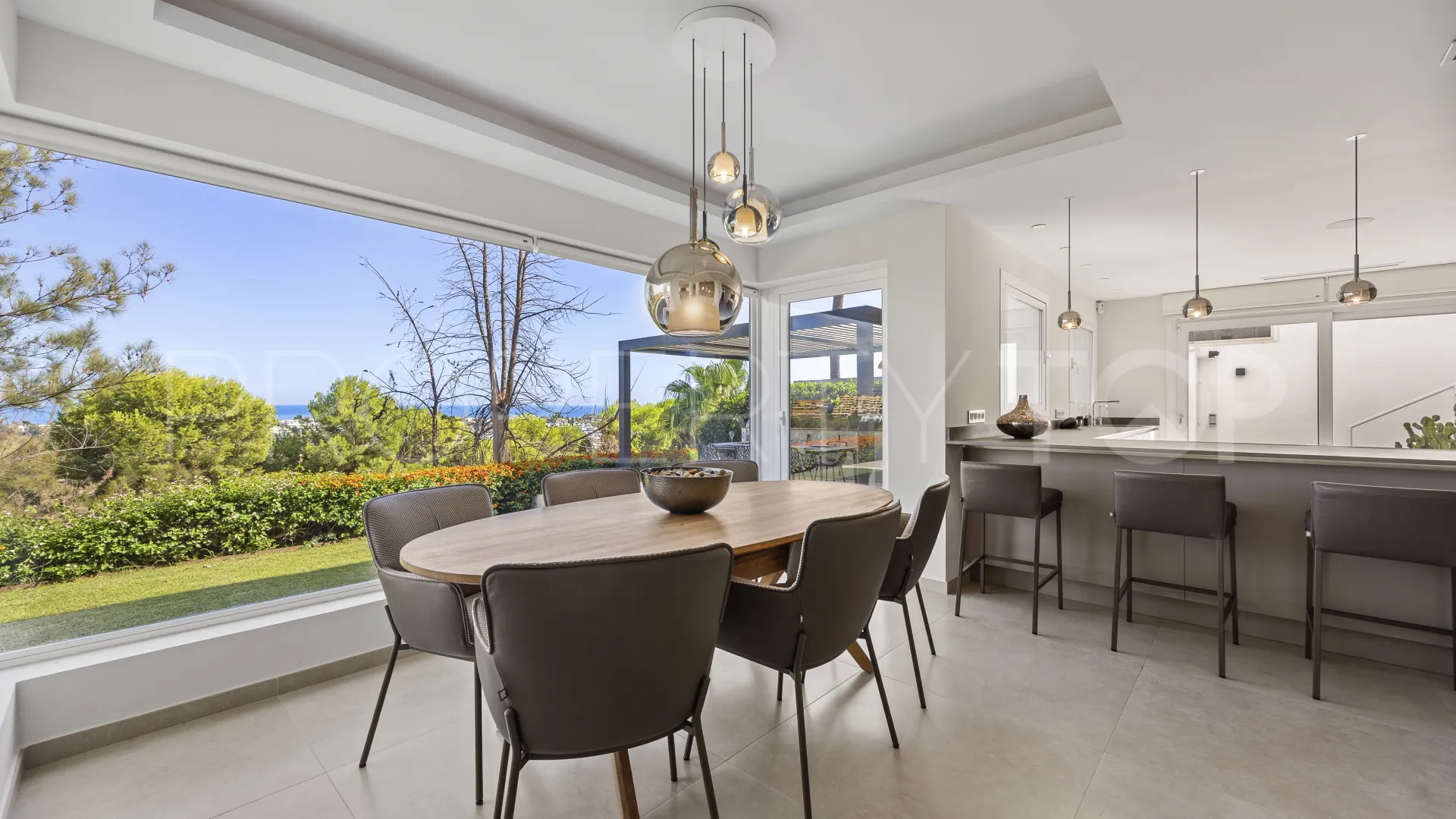 Villa en venta con 4 dormitorios en Benahavis
