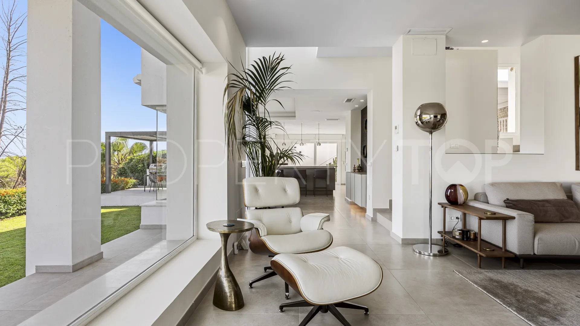 Villa en venta con 4 dormitorios en Benahavis