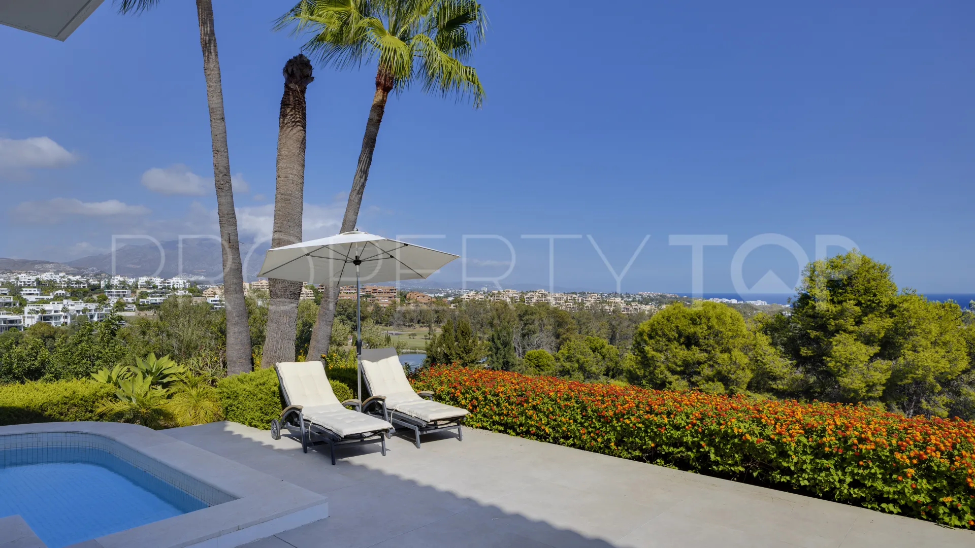 Villa en venta con 4 dormitorios en Benahavis
