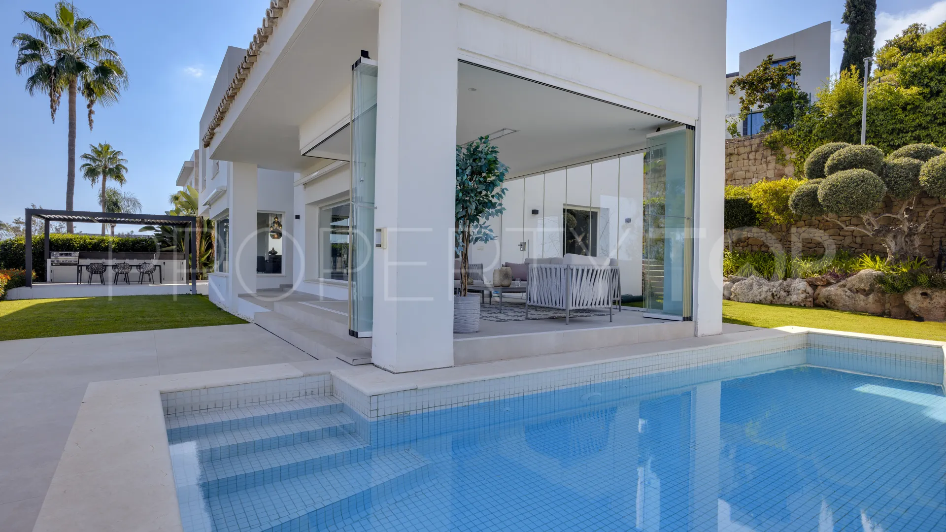 Villa en venta con 4 dormitorios en Benahavis