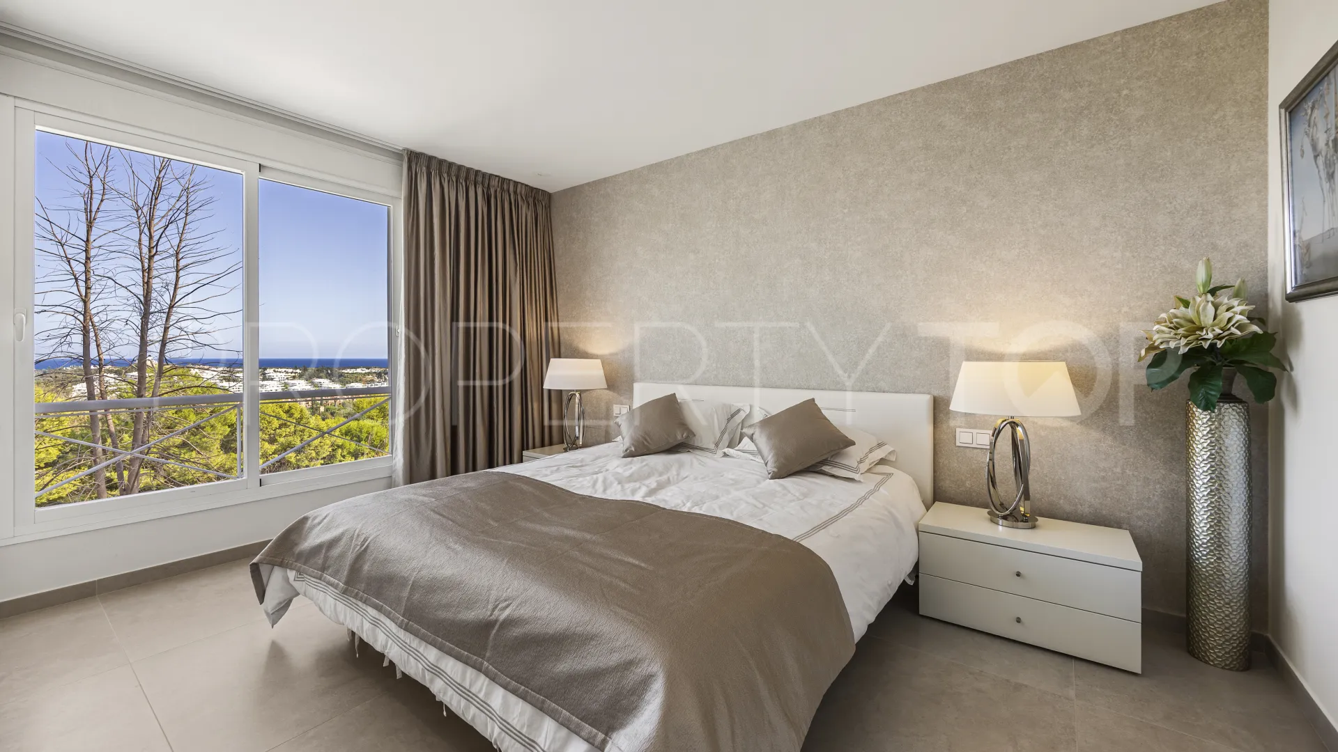 Villa en venta con 4 dormitorios en Benahavis
