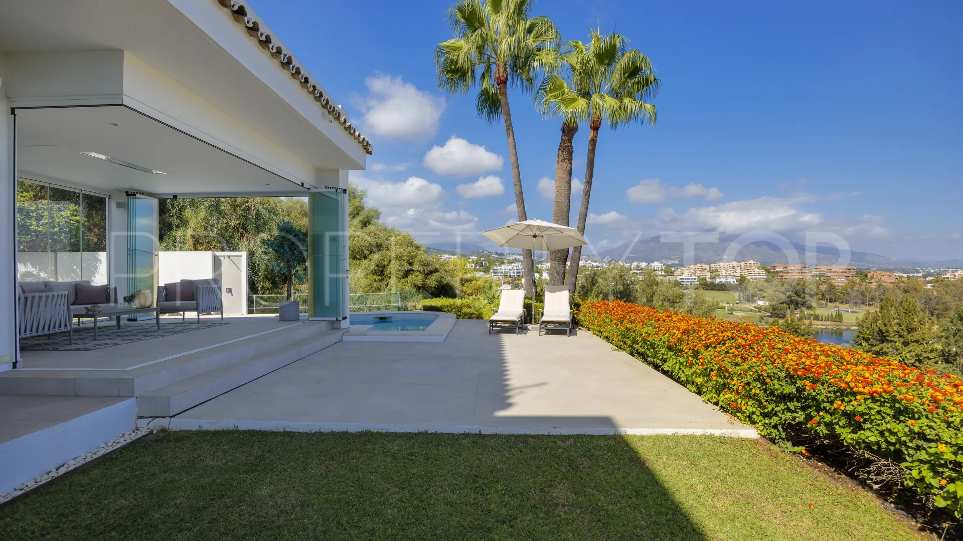 Villa en venta con 4 dormitorios en Benahavis