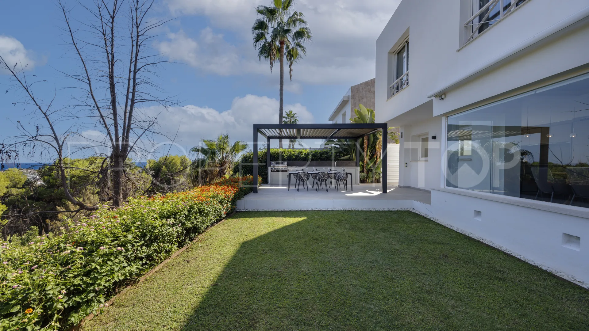 Villa en venta con 4 dormitorios en Benahavis
