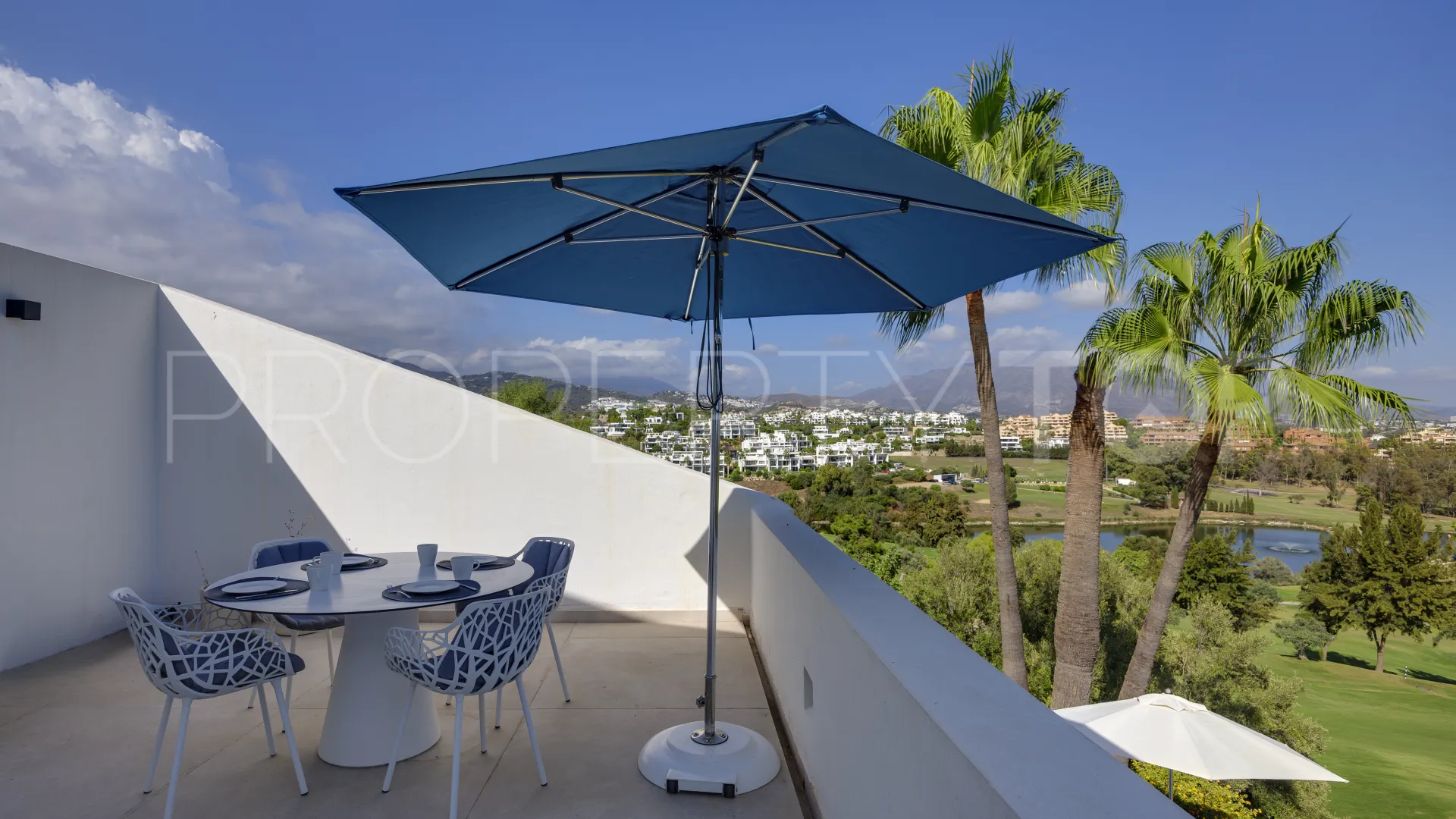 Villa en venta con 4 dormitorios en Benahavis