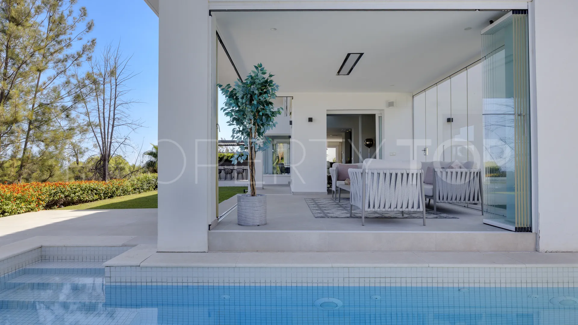 Villa en venta con 4 dormitorios en Benahavis