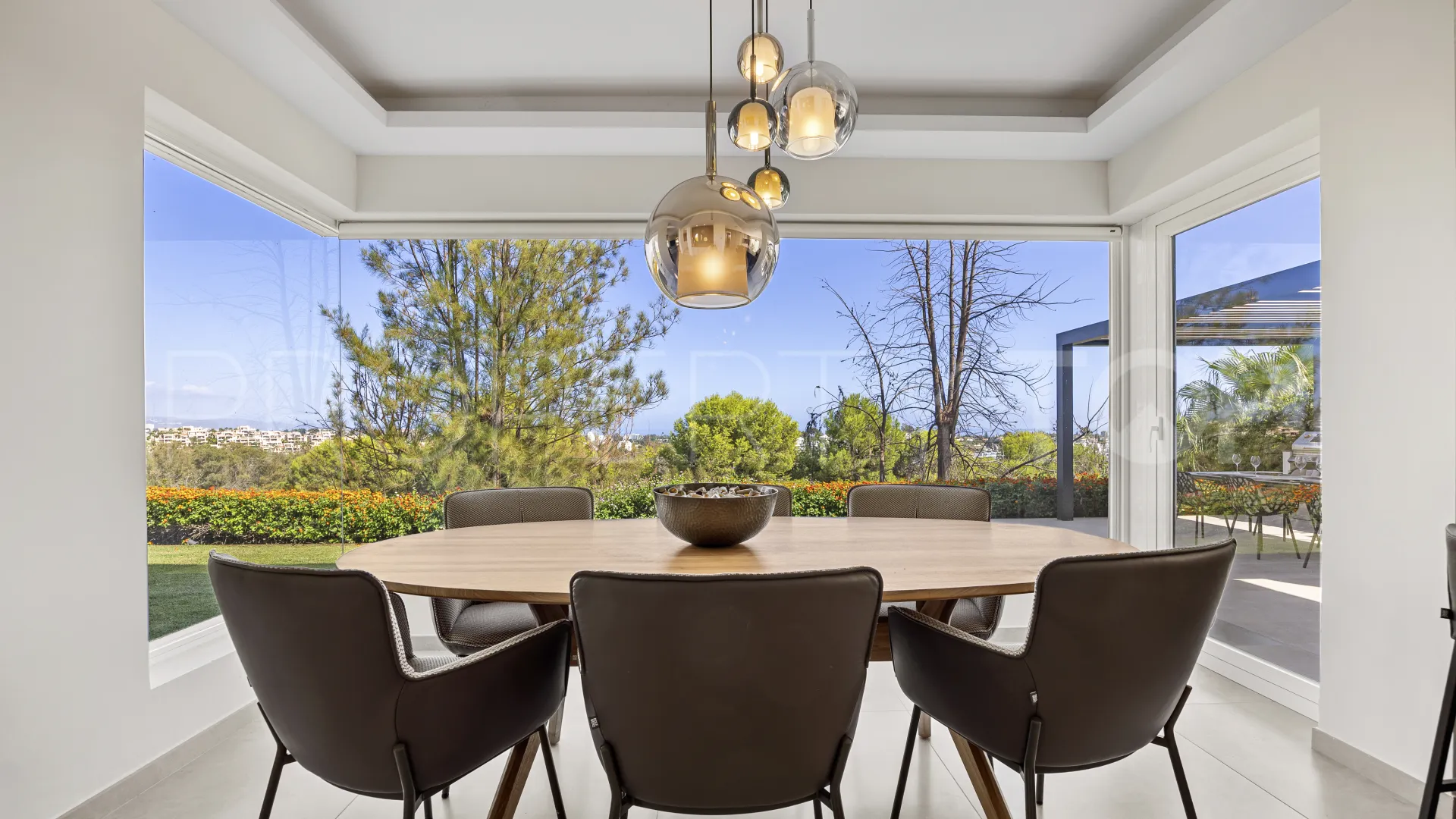 Villa en venta con 4 dormitorios en Benahavis