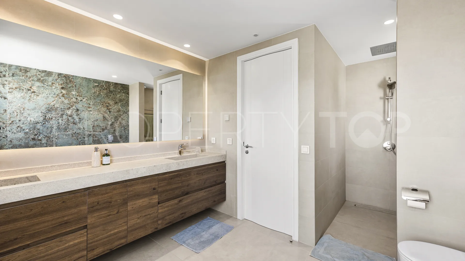 Villa en venta con 4 dormitorios en Benahavis