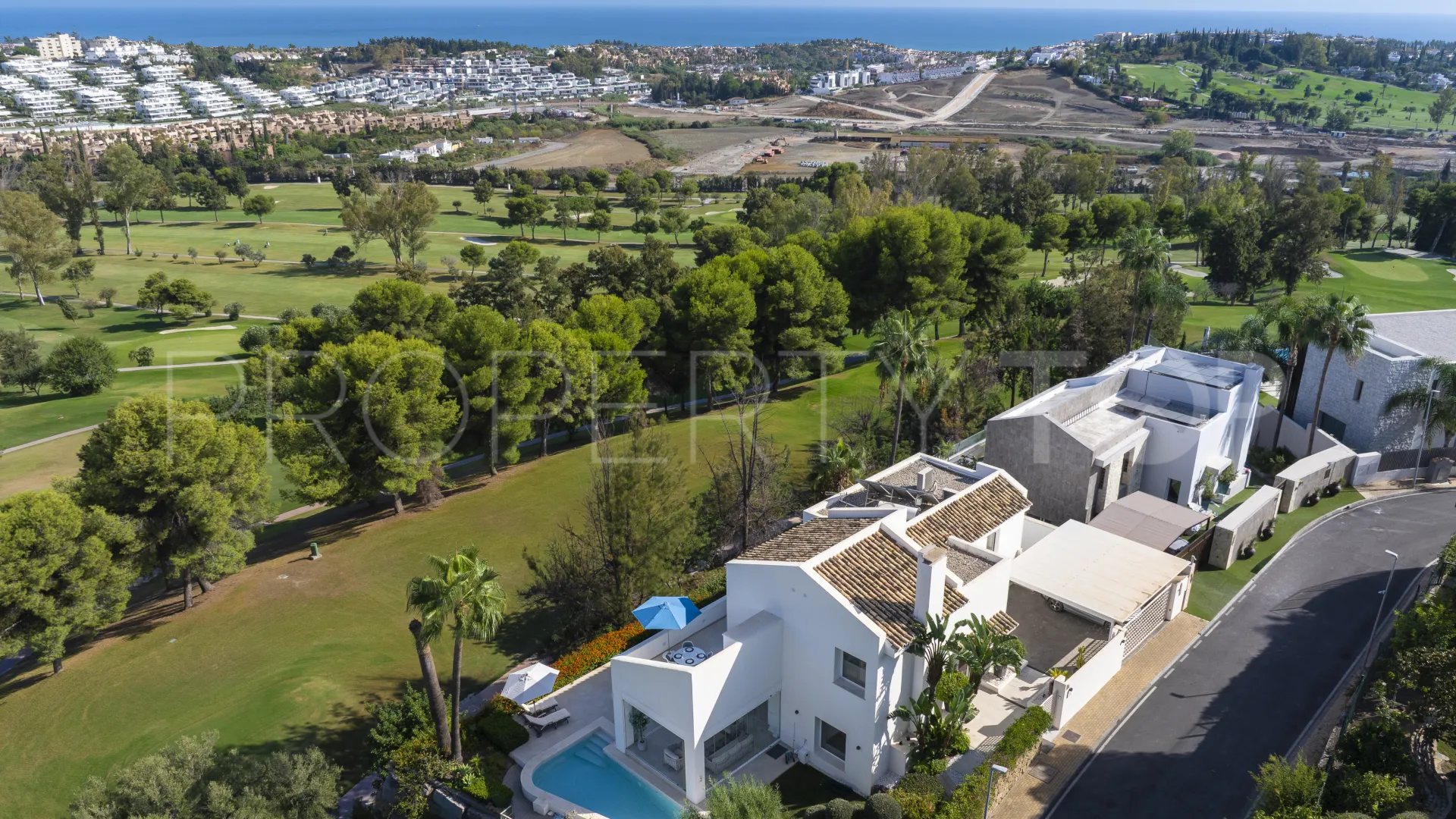 Villa en venta con 4 dormitorios en Benahavis