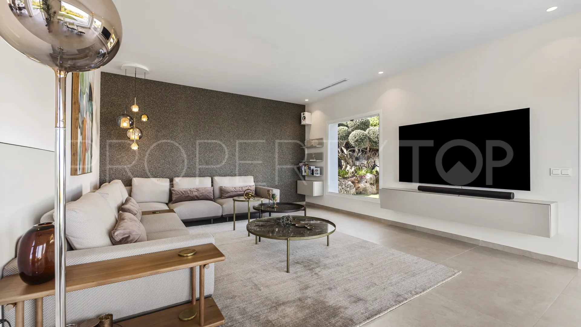 Villa en venta con 4 dormitorios en Benahavis