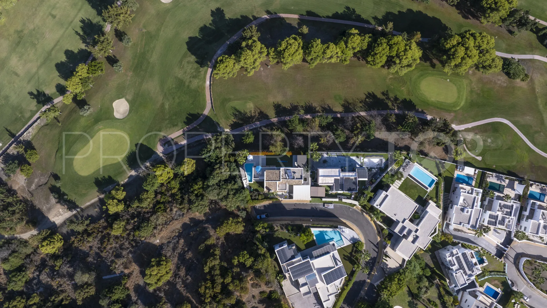 Villa en venta con 4 dormitorios en Benahavis