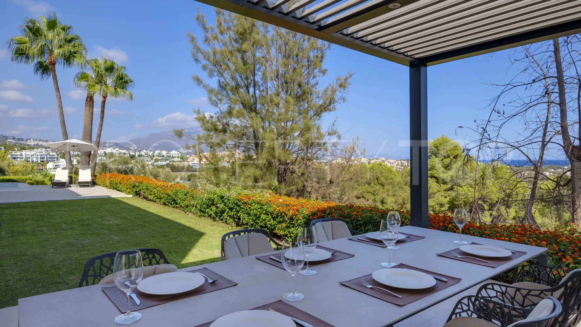 Villa en venta con 4 dormitorios en Benahavis