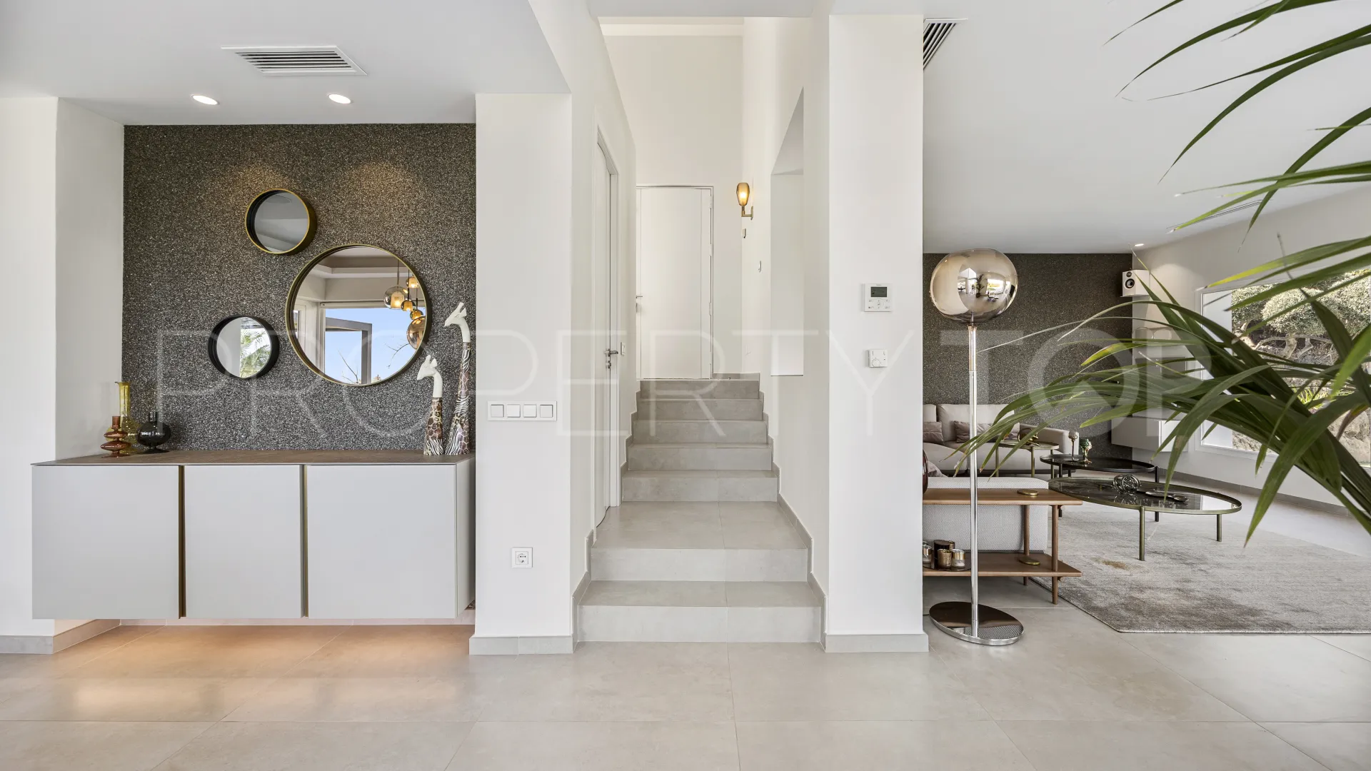 Villa en venta con 4 dormitorios en Benahavis