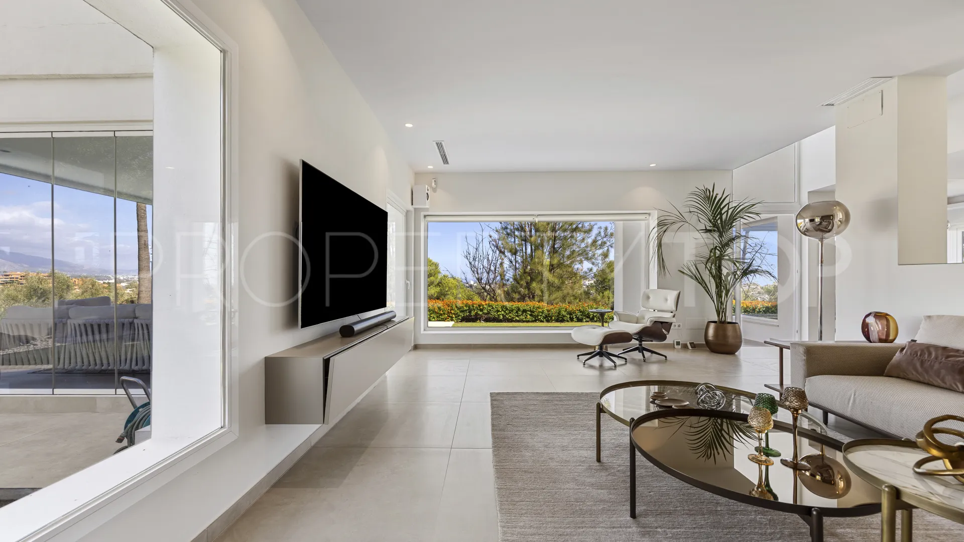 Villa en venta con 4 dormitorios en Benahavis