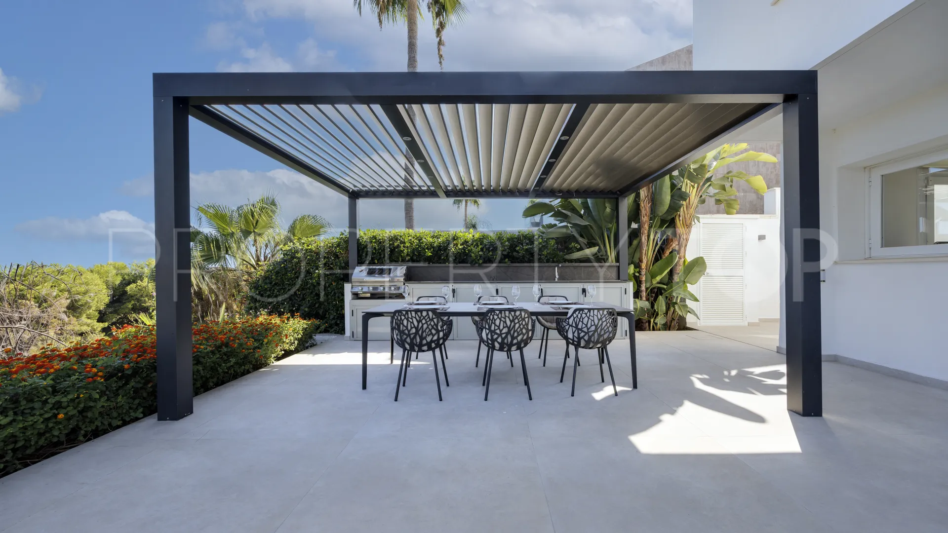 Villa en venta con 4 dormitorios en Benahavis