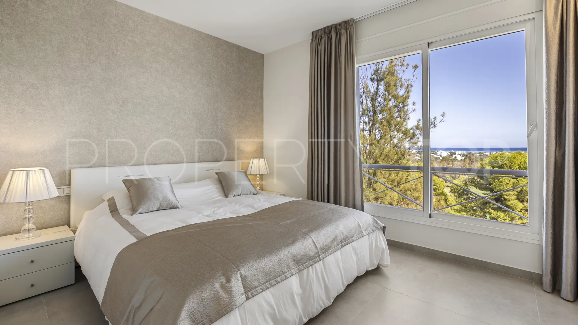 Villa en venta con 4 dormitorios en Benahavis