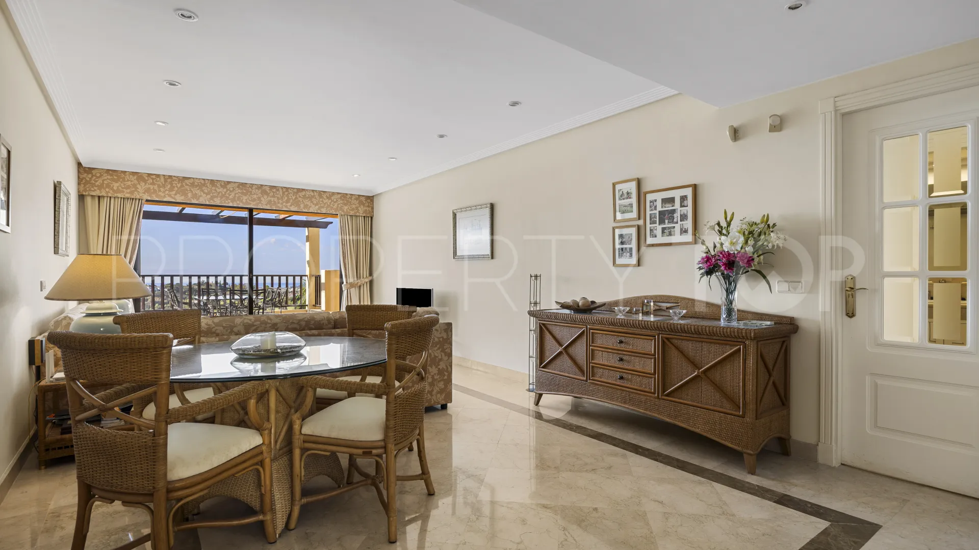 Ático de 3 dormitorios en venta en Benahavis