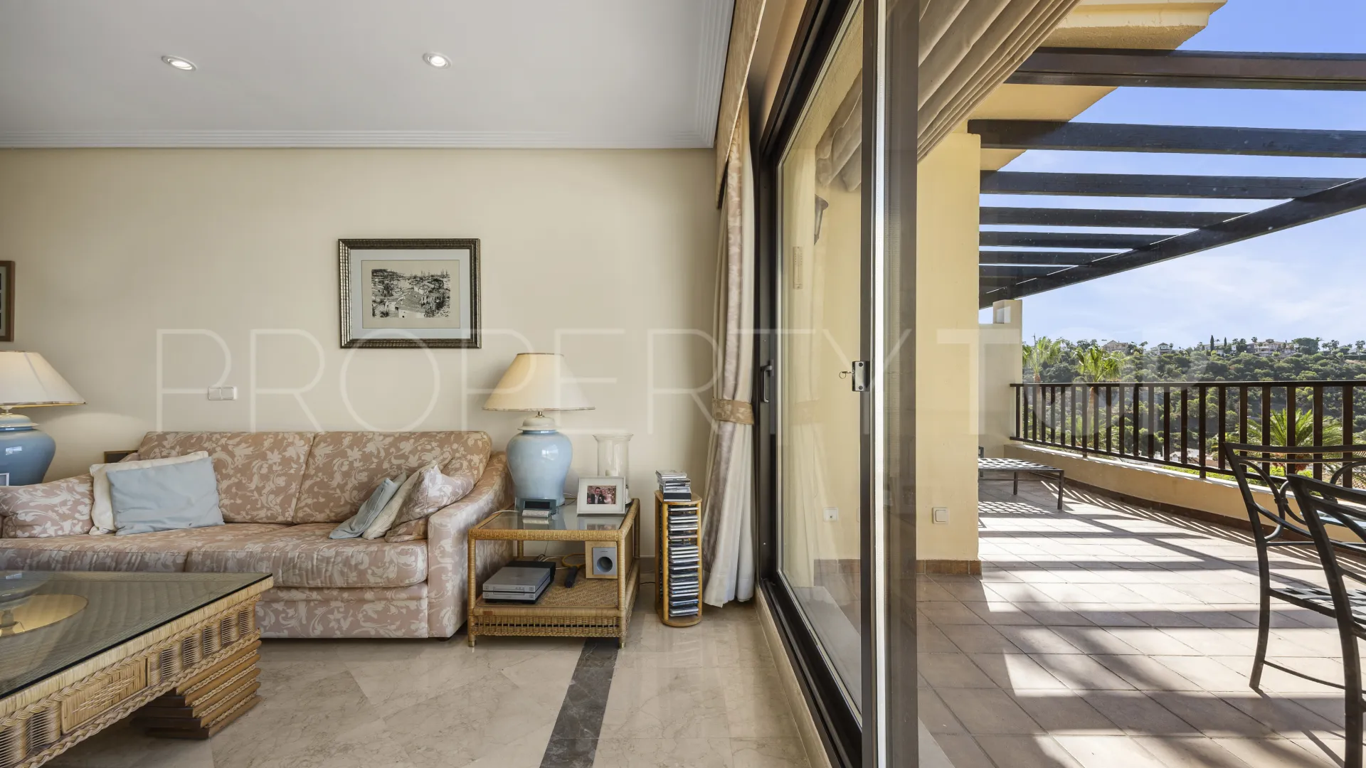 Ático de 3 dormitorios en venta en Benahavis