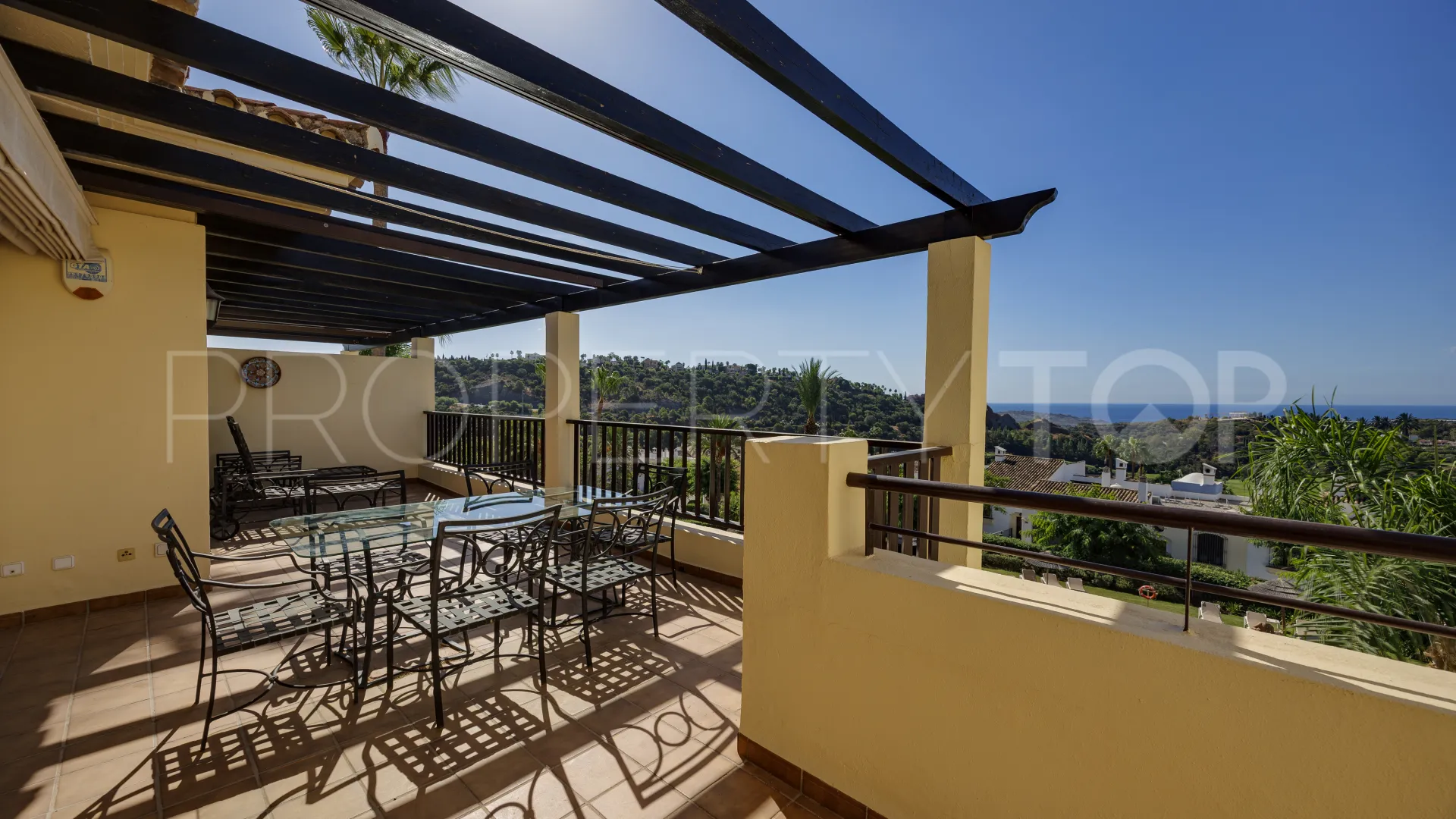 Ático de 3 dormitorios en venta en Benahavis
