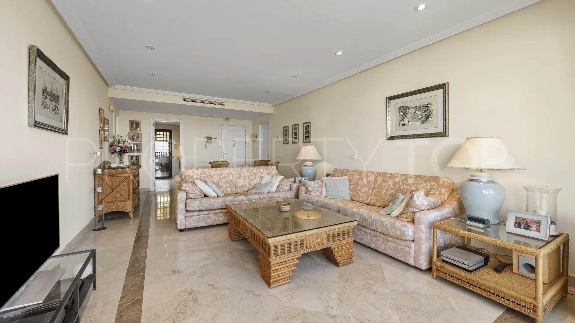 Ático de 3 dormitorios en venta en Benahavis