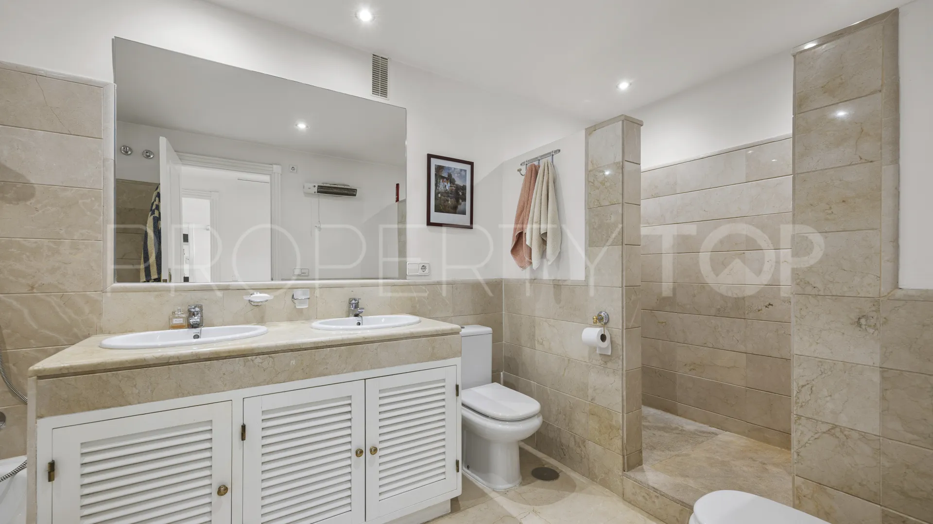 Ático de 3 dormitorios en venta en Benahavis