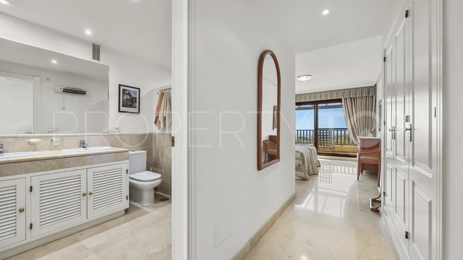 Ático de 3 dormitorios en venta en Benahavis