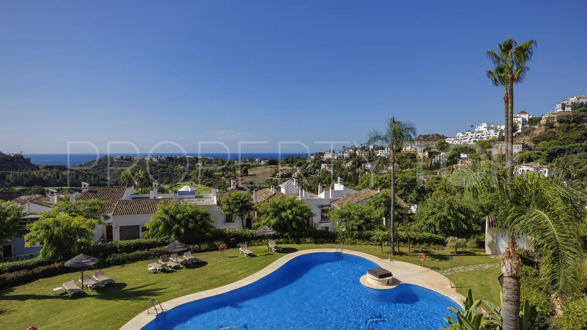 Ático de 3 dormitorios en venta en Benahavis