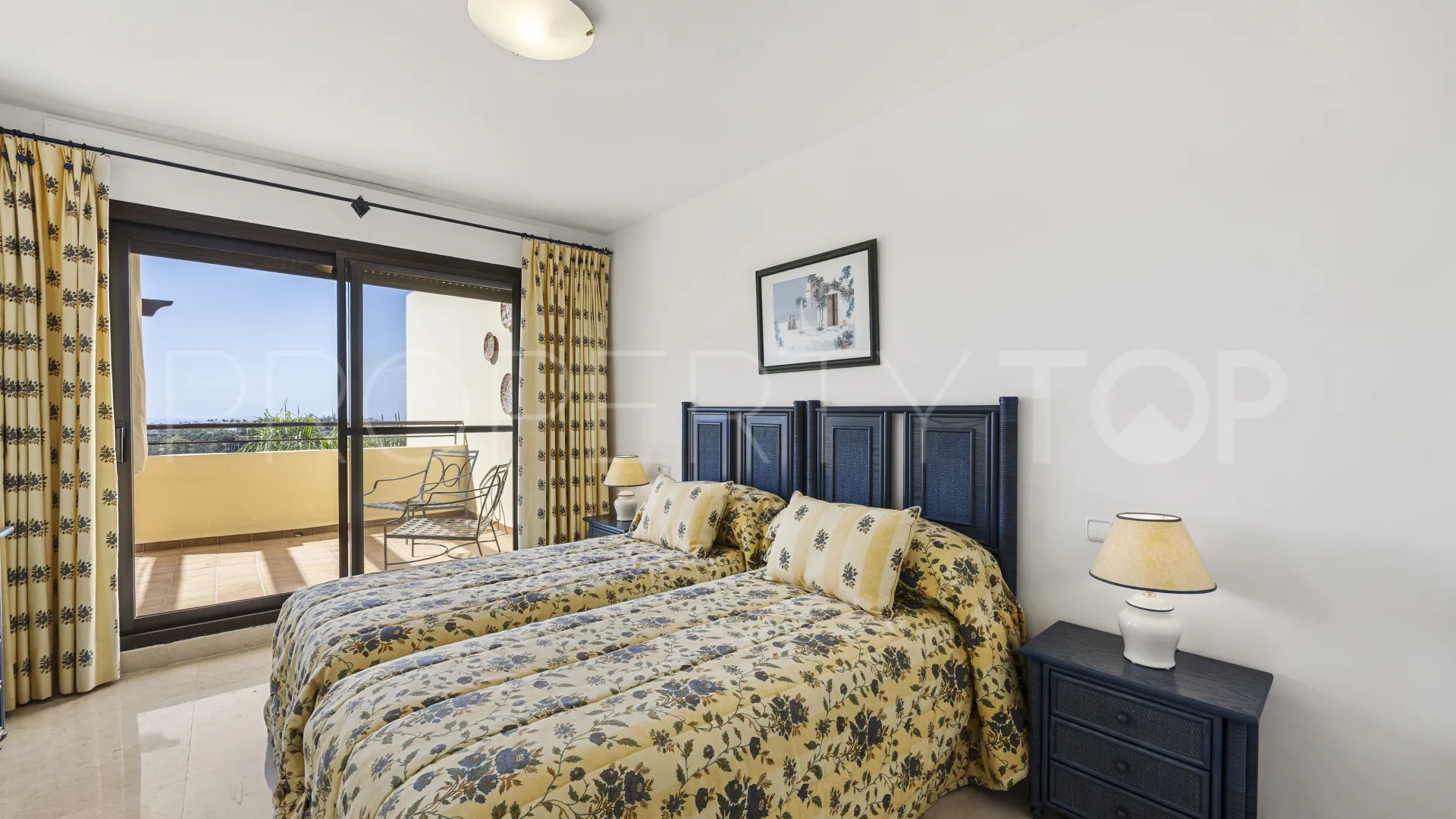 Ático de 3 dormitorios en venta en Benahavis