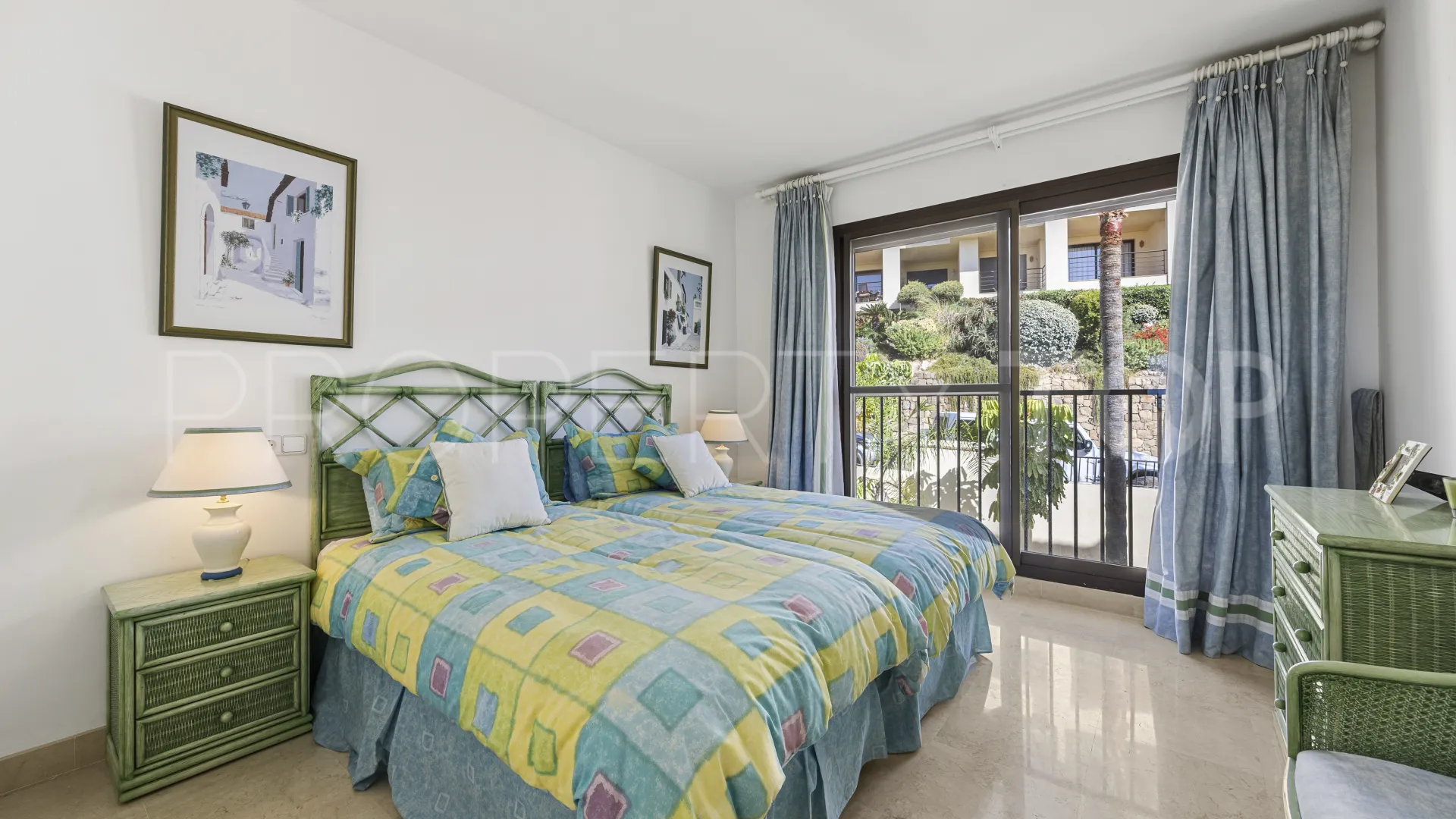 Ático de 3 dormitorios en venta en Benahavis