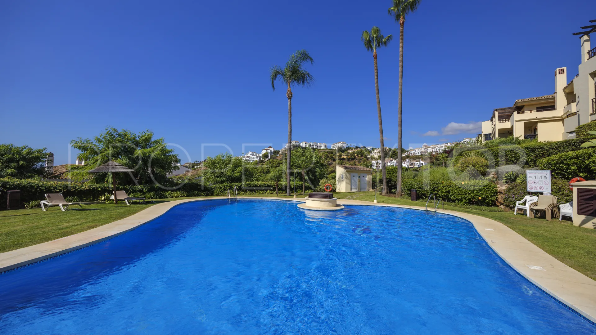 Ático de 3 dormitorios en venta en Benahavis
