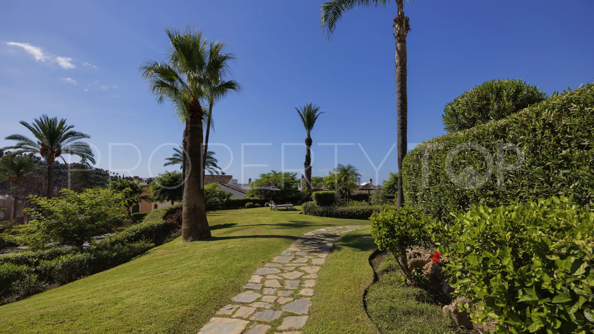 Ático de 3 dormitorios en venta en Benahavis