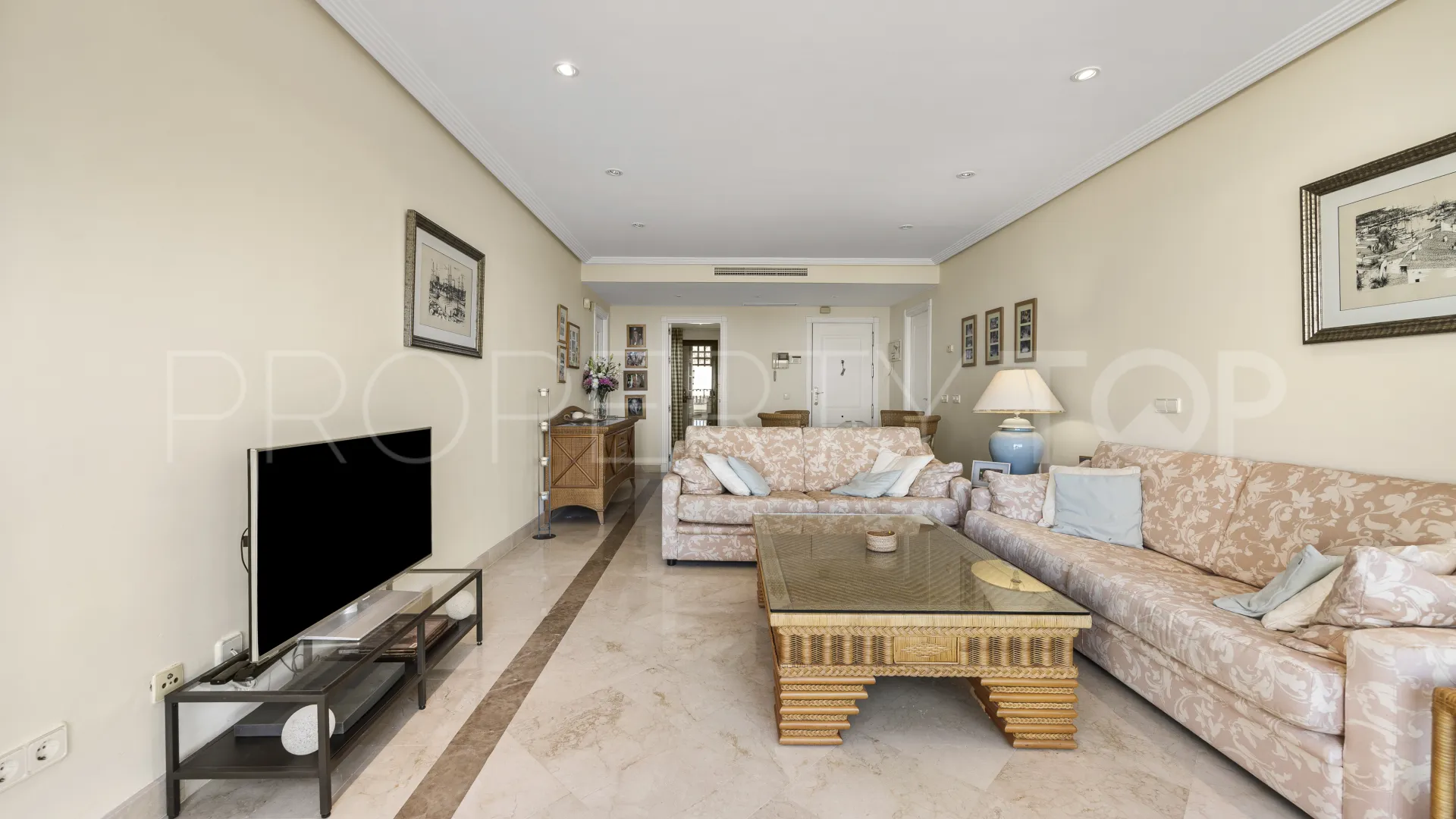 Ático de 3 dormitorios en venta en Benahavis