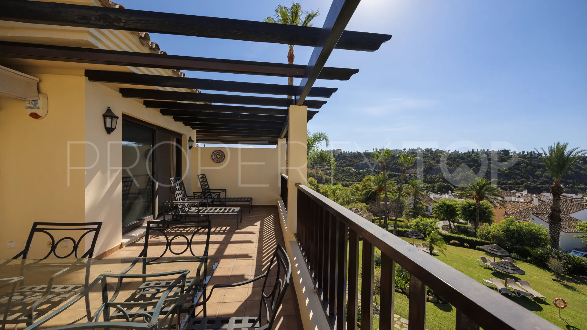 Ático de 3 dormitorios en venta en Benahavis