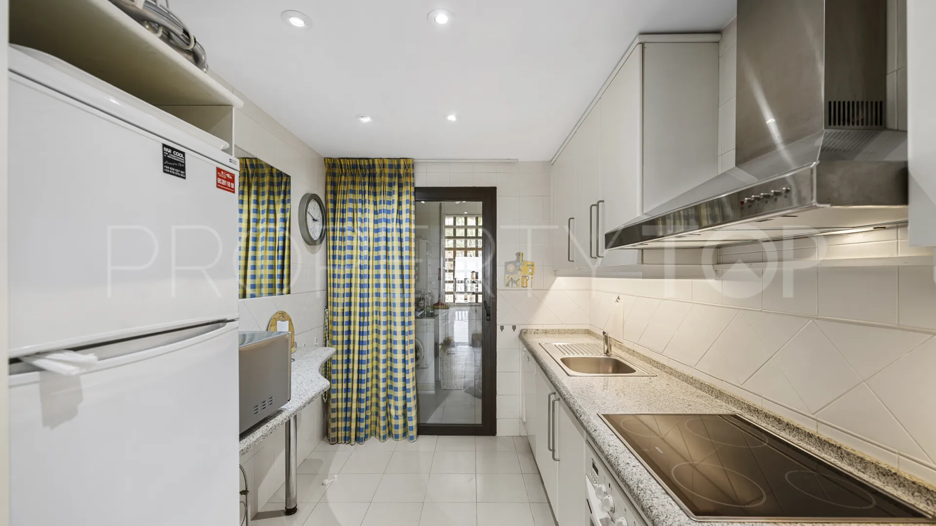 Ático de 3 dormitorios en venta en Benahavis