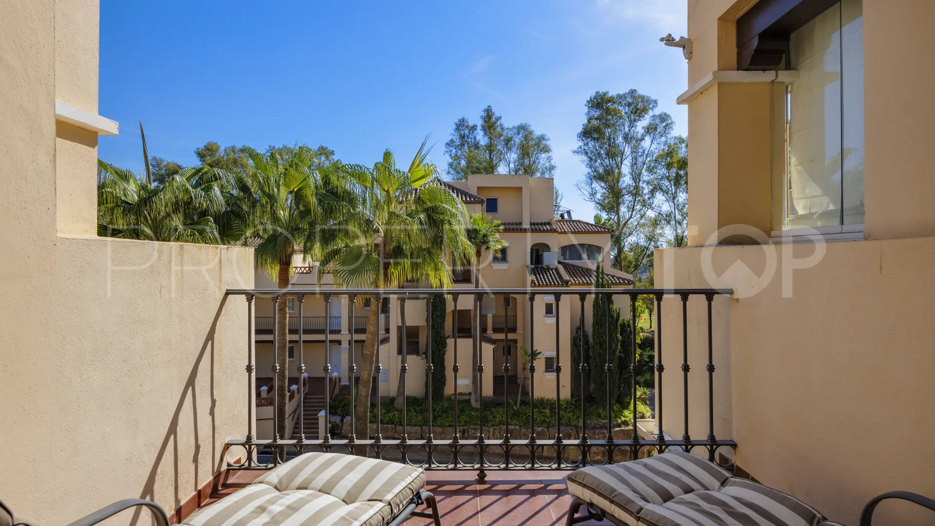 Apartment for sale in Estepona East