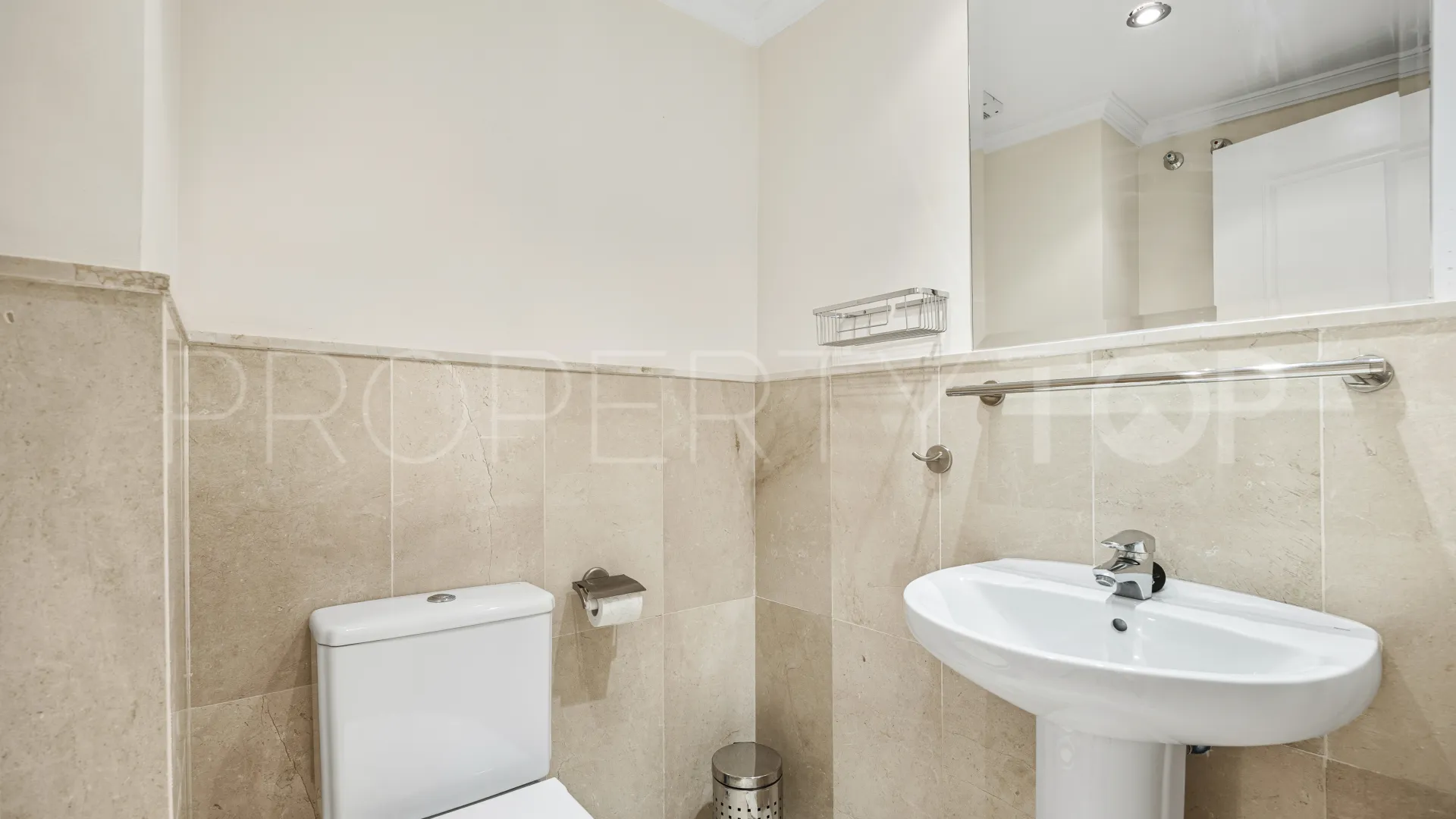 Apartment for sale in Estepona East
