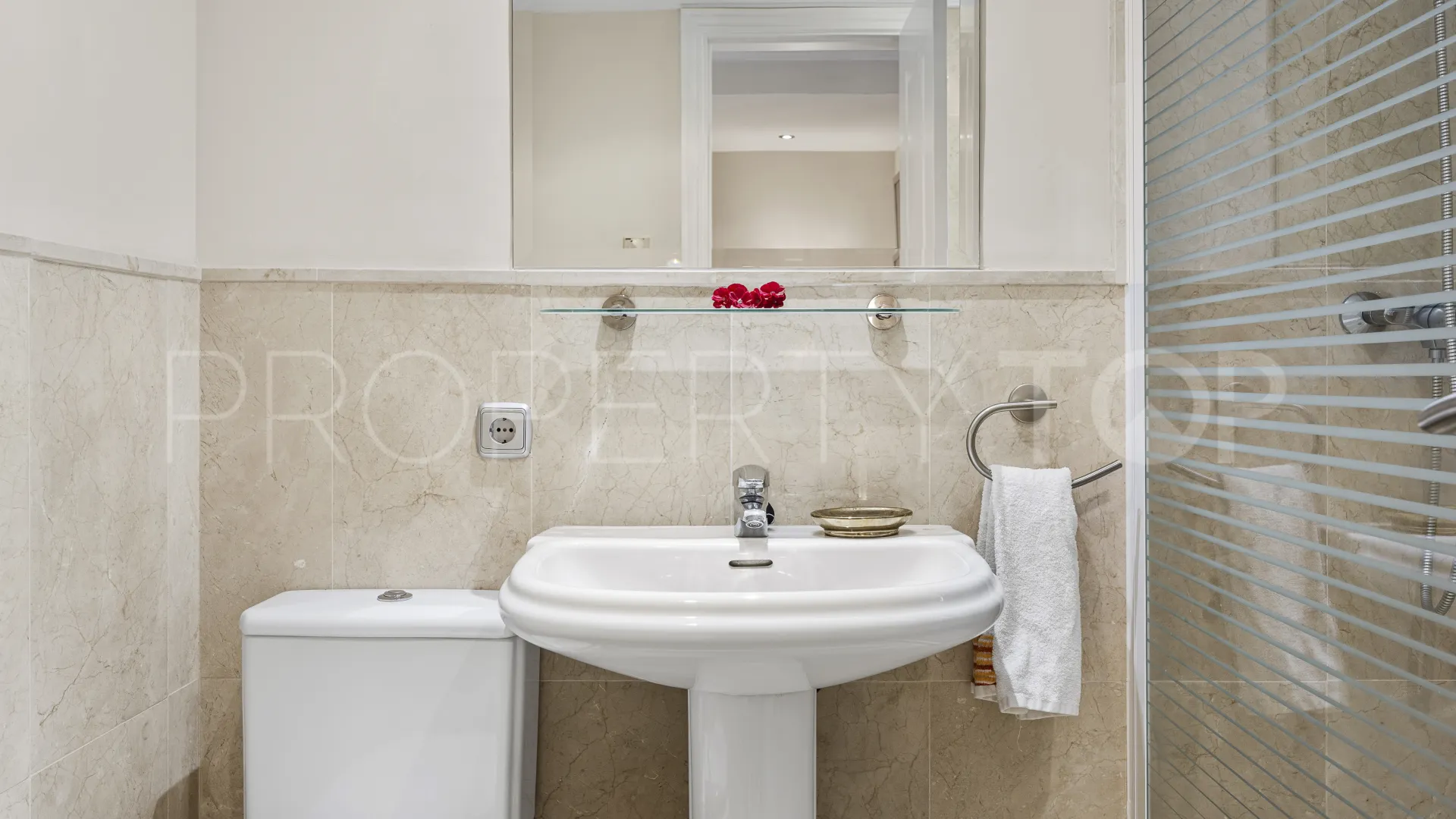 Apartment for sale in Estepona East