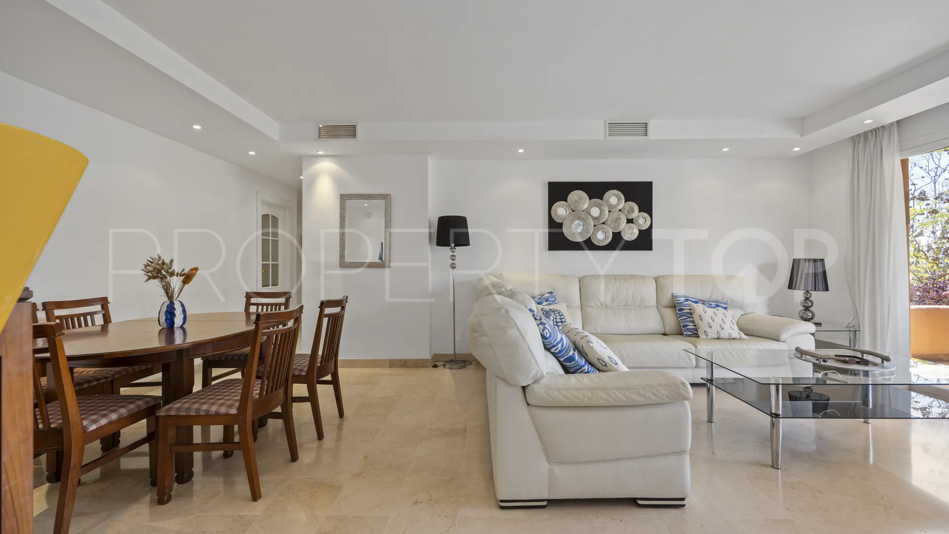 Apartamento de 4 dormitorios en venta en Marbella Golden Mile