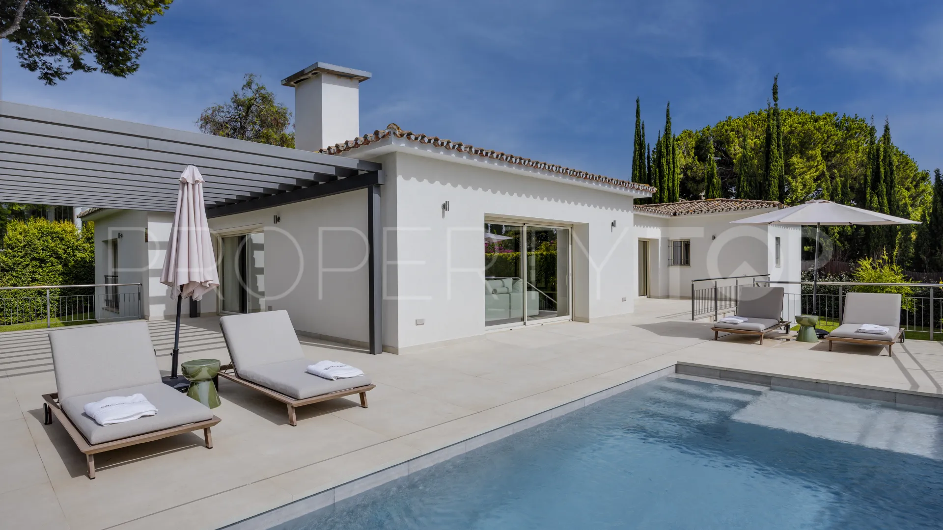 Comprar villa con 4 dormitorios en Guadalmina Alta