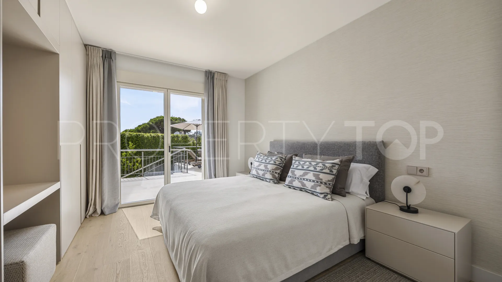 Comprar villa con 4 dormitorios en Guadalmina Alta