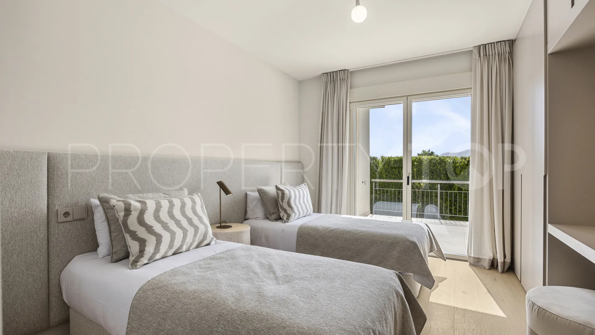 Comprar villa con 4 dormitorios en Guadalmina Alta