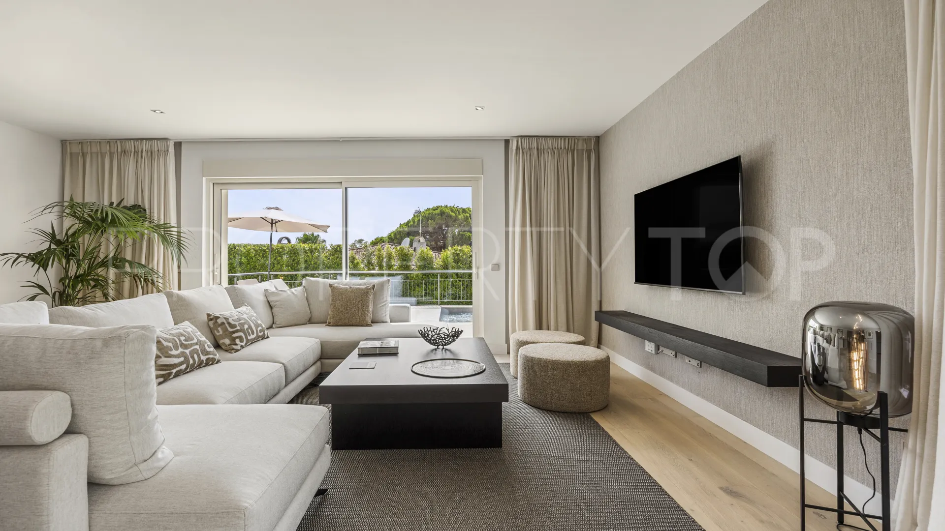 Comprar villa con 4 dormitorios en Guadalmina Alta